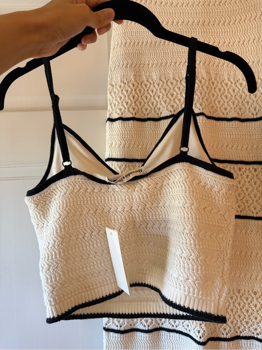 Abercrombie & Fitch Cream Knit Crop Top and Maxi Skirt Set with Black Trim - Picture 4 of 7
